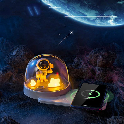 Astronaut Night Light Wireless Charger - Space Shop