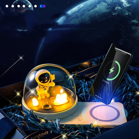 Astronaut Night Light Wireless Charger - Space Shop